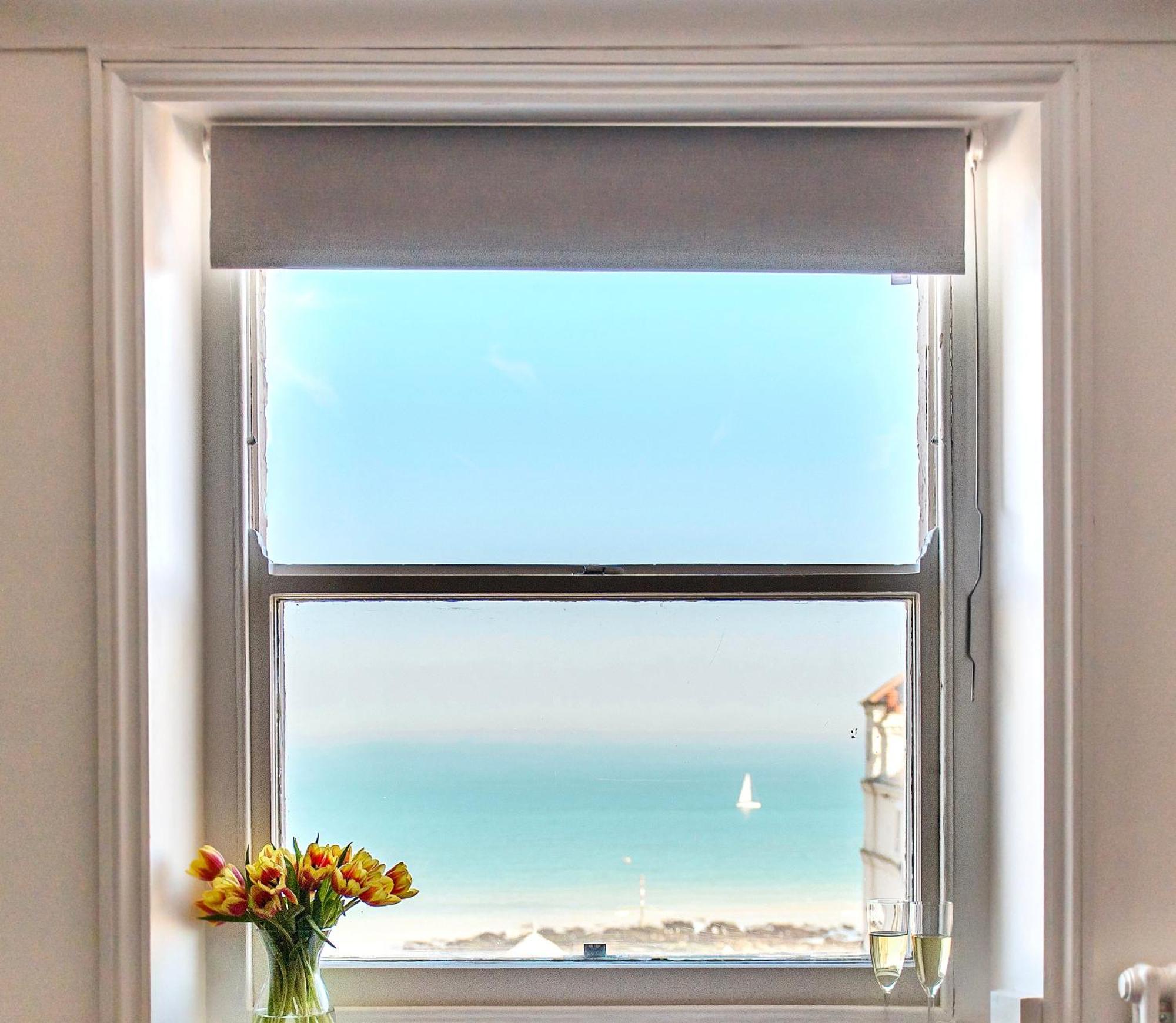 Central, Seaview Apartment, 3 beds, 2 baths, kid & dog friendly at The Lookout Broadstairs Kültér fotó