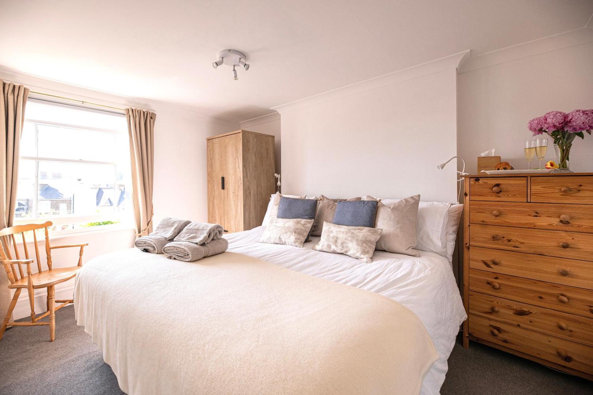 Central, Seaview Apartment, 3 beds, 2 baths, kid & dog friendly at The Lookout Broadstairs Kültér fotó