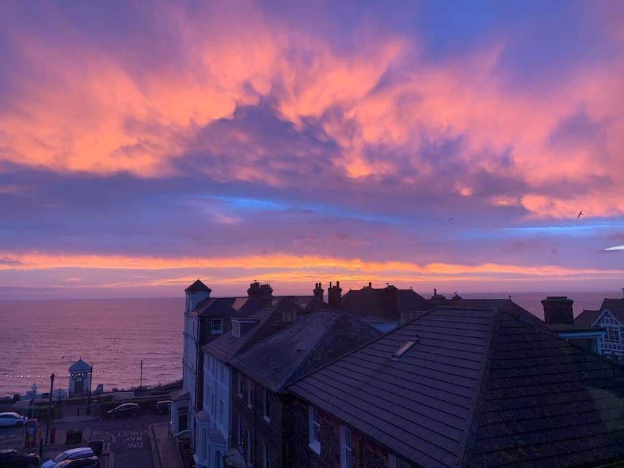 Central, Seaview Apartment, 3 beds, 2 baths, kid & dog friendly at The Lookout Broadstairs Kültér fotó